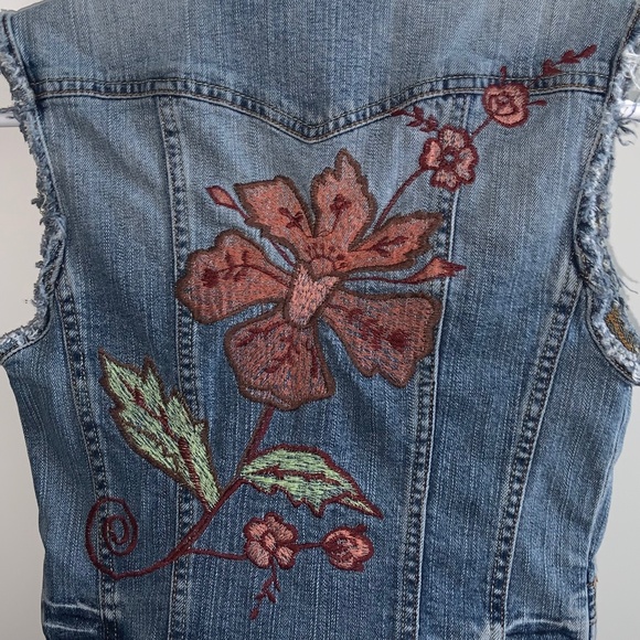GUESS Vintage Embroidered Floral Denim Vest - Picture 3 of 7